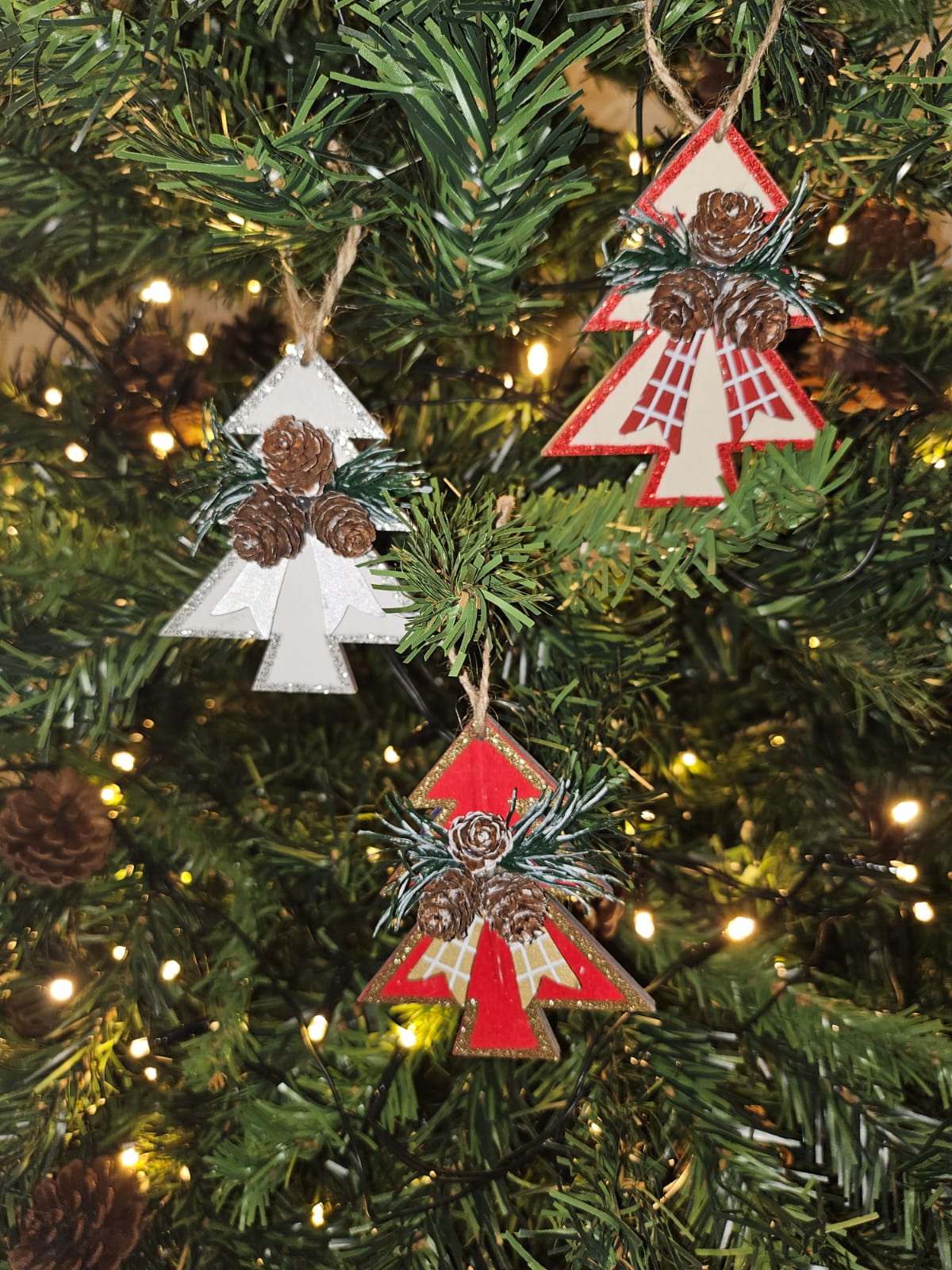 Petits sapins traditionnels en bois