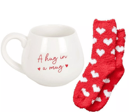 Ensemble tasse et chaussettes en forme de cœur - Traditions Enchantées 